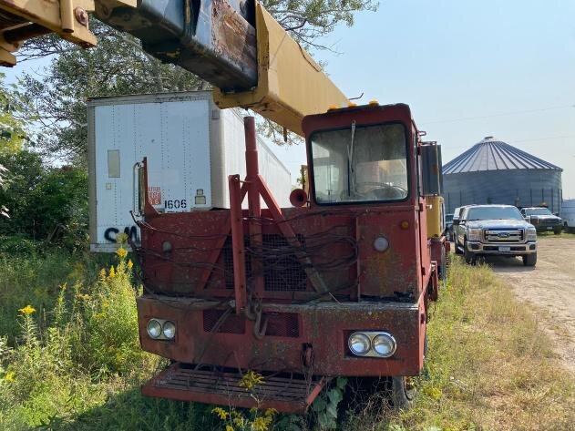 Hendrickson Pettibone Crane Truck