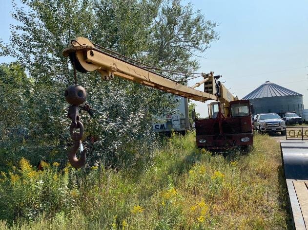 Hendrickson Pettibone Crane Truck
