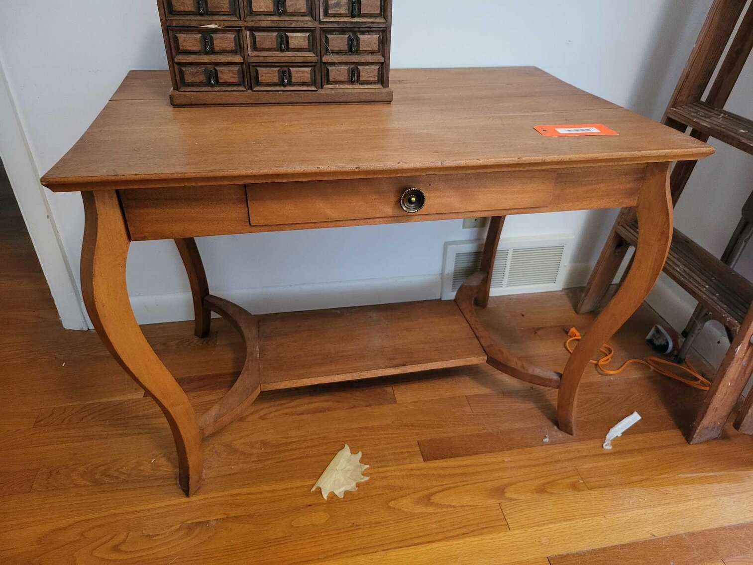 Image for Furniture, collectibles, household-Waubenoor