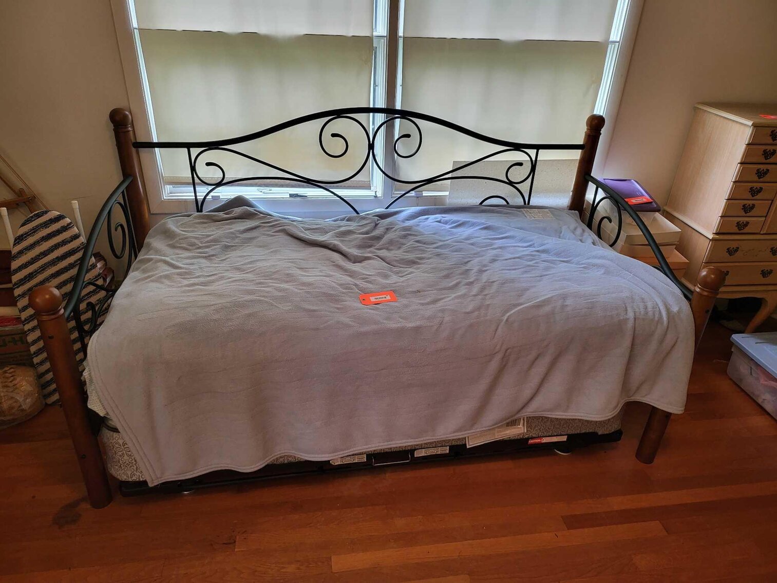 Image for Furniture, collectibles, household-Waubenoor