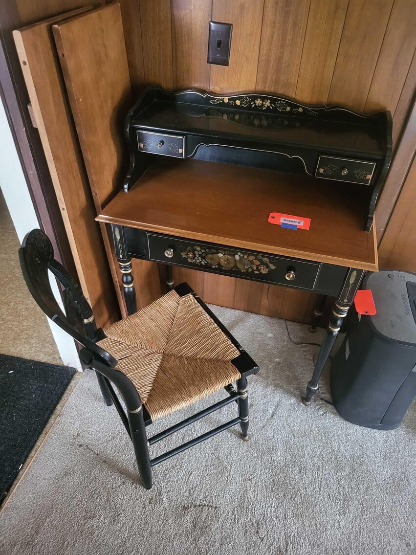 Image for Furniture, collectibles, household-Waubenoor