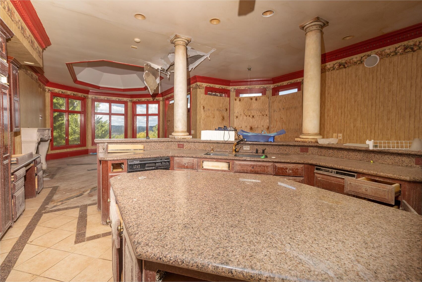 Image for SOLD $913,000 - 6 Bedroom Mansion on over 13 Acres Ready for Restoration