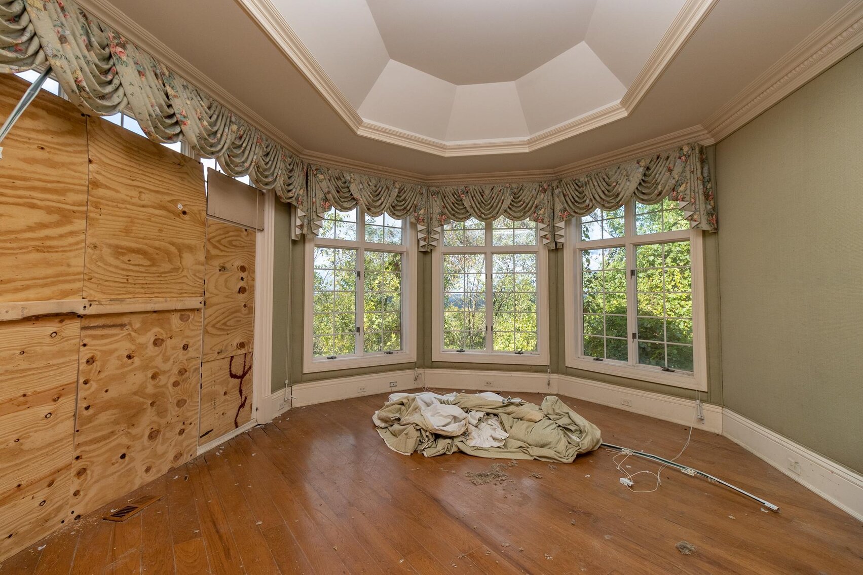 Image for SOLD $913,000 - 6 Bedroom Mansion on over 13 Acres Ready for Restoration