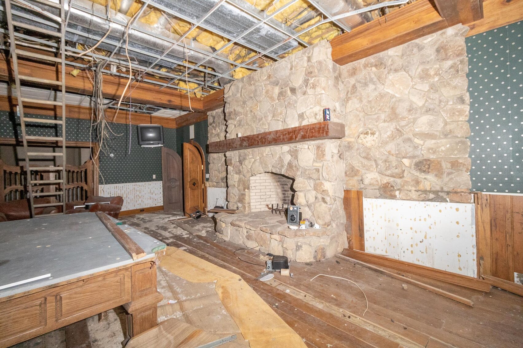 Image for SOLD $913,000 - 6 Bedroom Mansion on over 13 Acres Ready for Restoration