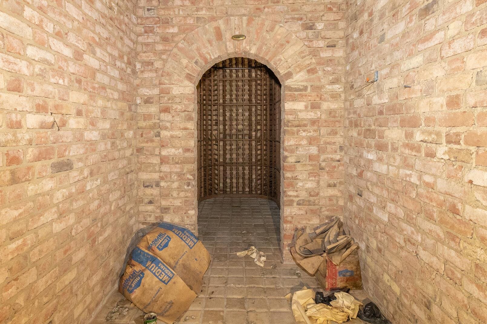 Image for SOLD $913,000 - 6 Bedroom Mansion on over 13 Acres Ready for Restoration