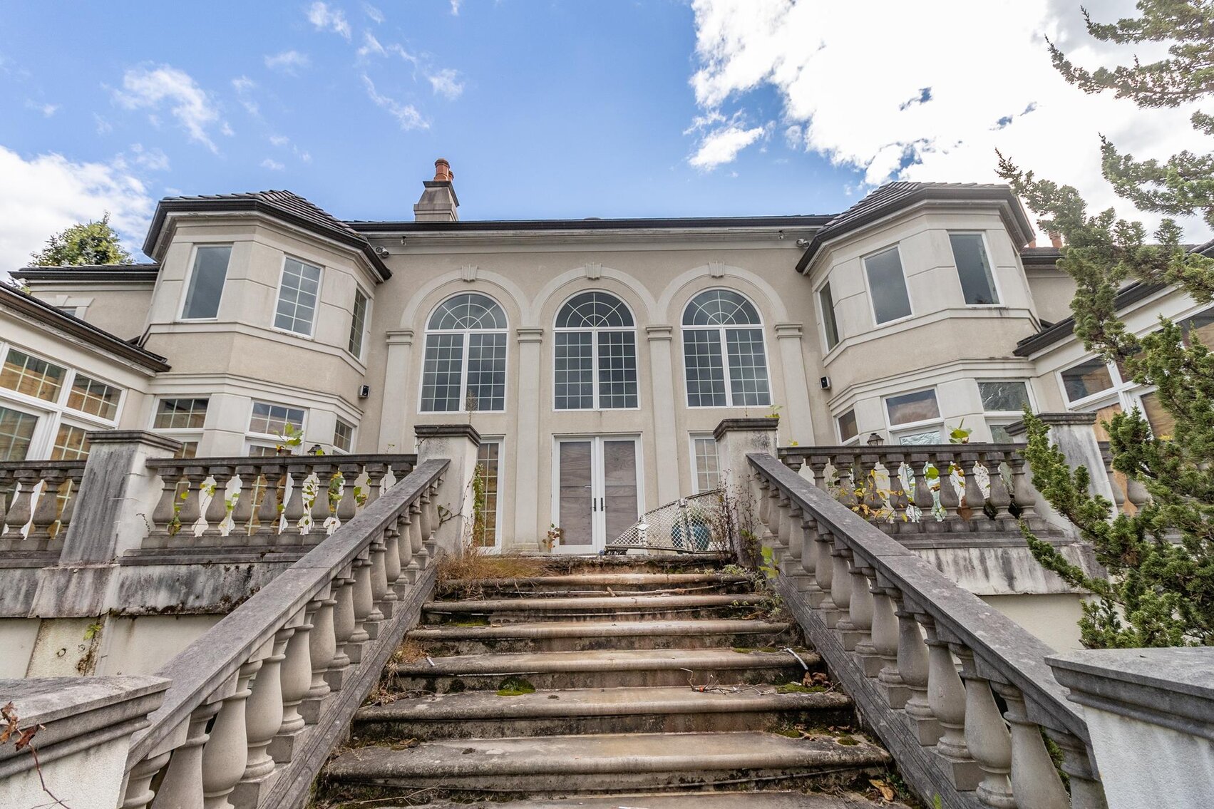 Image for SOLD $913,000 - 6 Bedroom Mansion on over 13 Acres Ready for Restoration