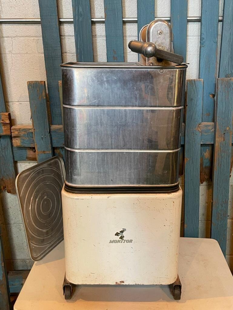 Image for LIVE Onsite Antiques & Advertising Auction Omaha