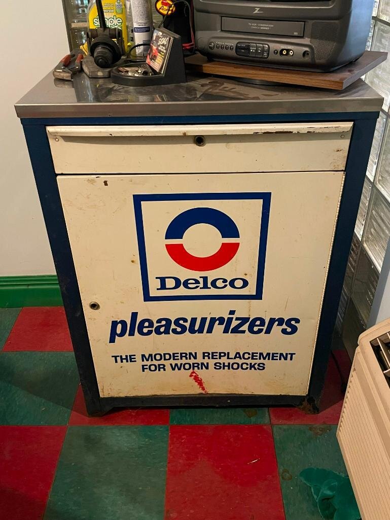 Image for LIVE Onsite Antiques & Advertising Auction Omaha