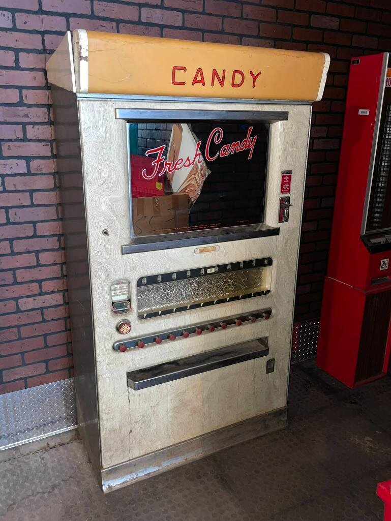 Image for LIVE Onsite Antiques & Advertising Auction Omaha