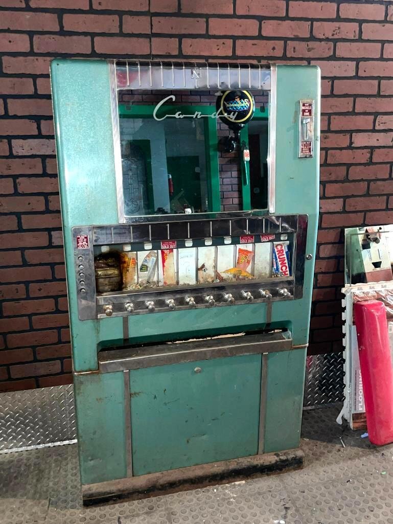 Image for LIVE Onsite Antiques & Advertising Auction Omaha