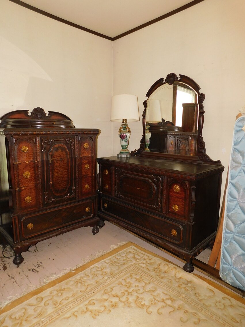 Anmoore, WV Gilbert Morrison Estate Antiques, Clocks, Furniture