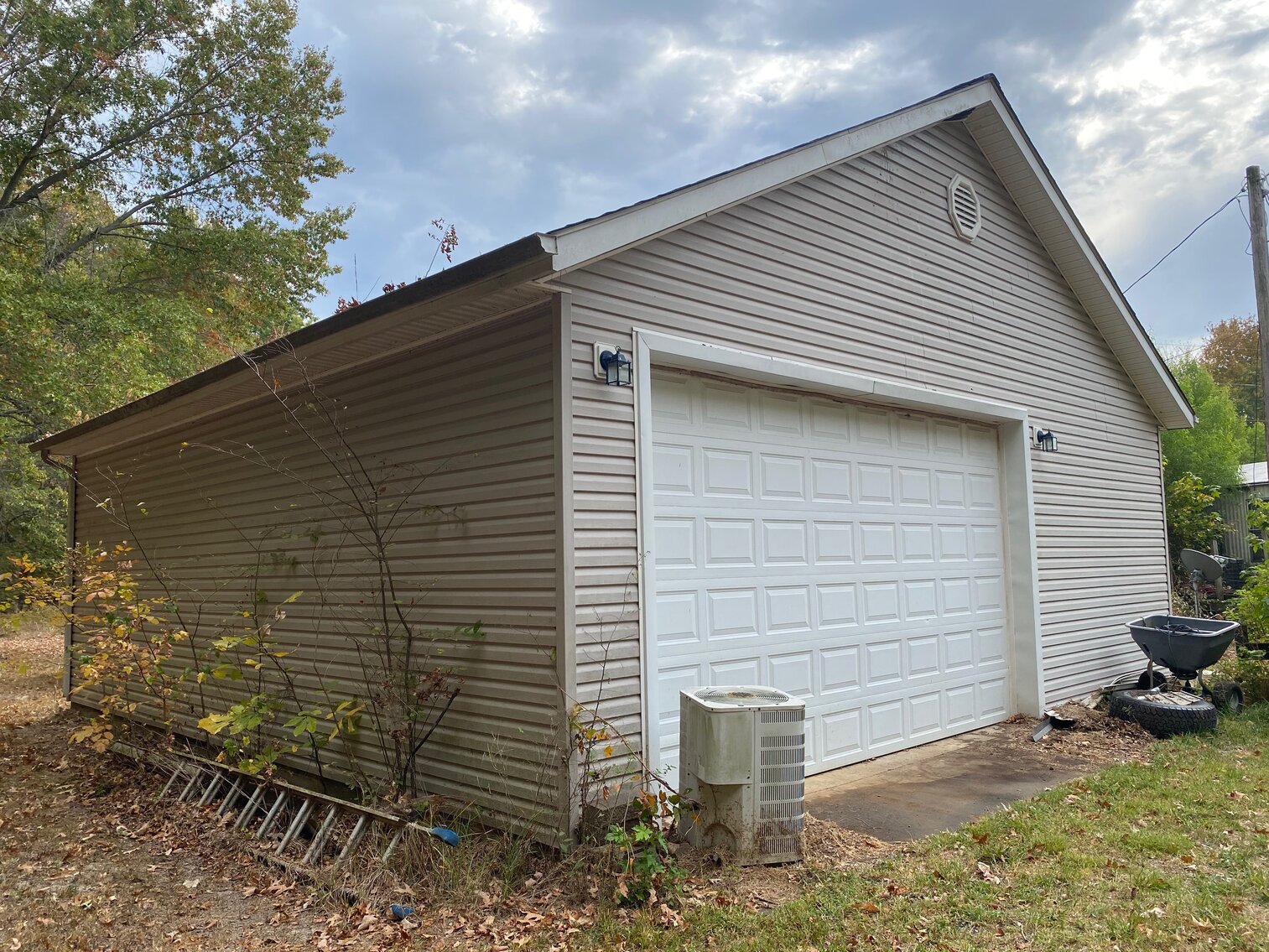 Image for ABSOLUTE AUCTION 693 WADESBORO ROAD PADUCAH, KY