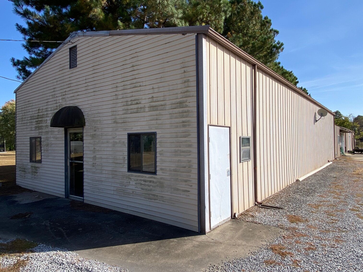 Image for ABSOLUTE AUCTION 4015 MAXON ROAD