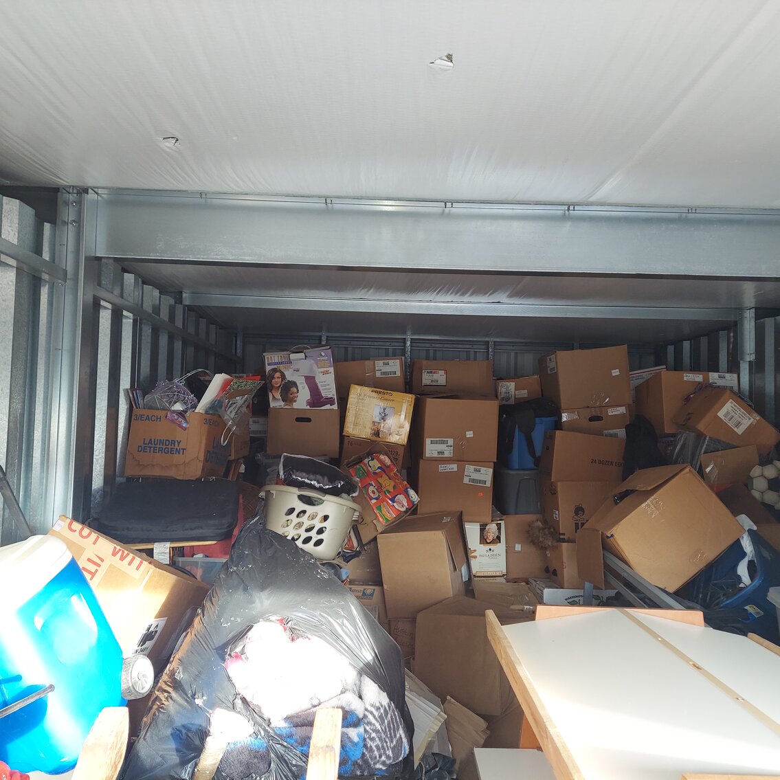 Hurricane & Winfield, WV Storage Units Auction! 10 Units!