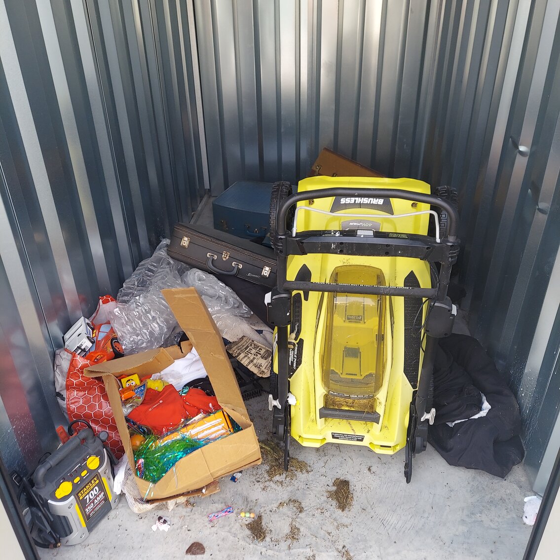 Hurricane & Winfield, WV Storage Units Auction! 10 Units!