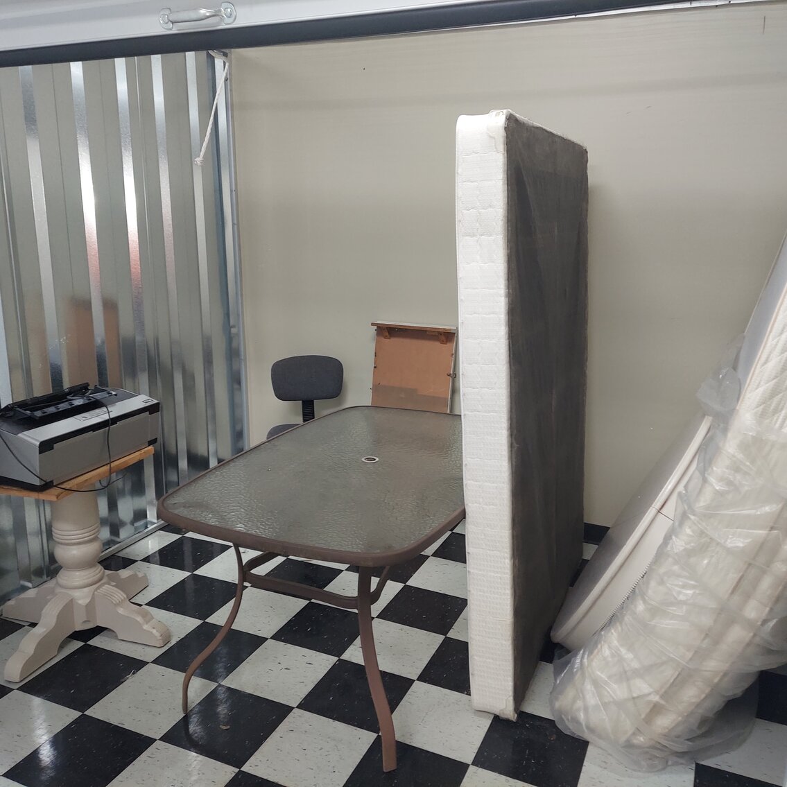 Image for Hurricane & Winfield, WV – Storage Units Auction! 10 Units!