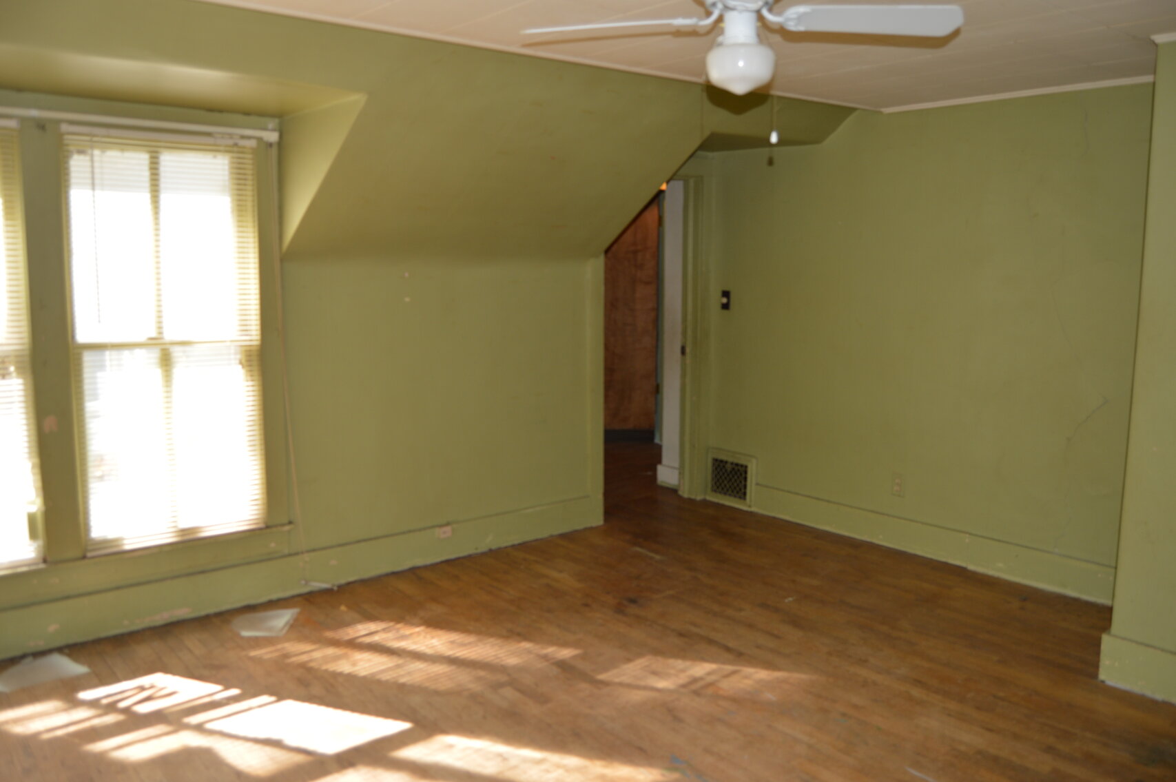 Image for 211 E 4th St