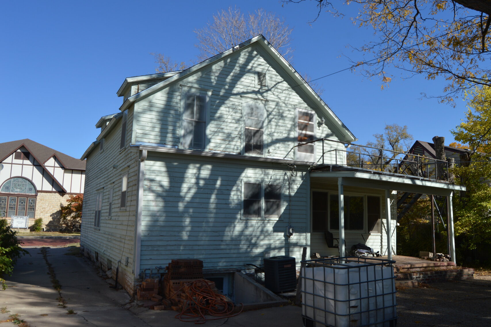 Image for 211 E 4th St