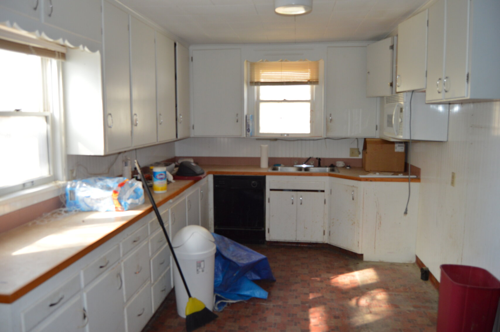 Image for 211 E 4th St