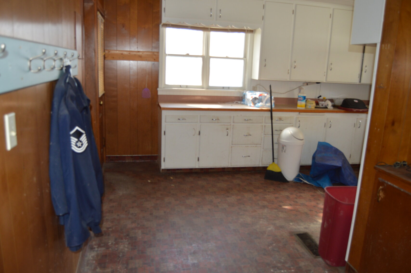 Image for 211 E 4th St