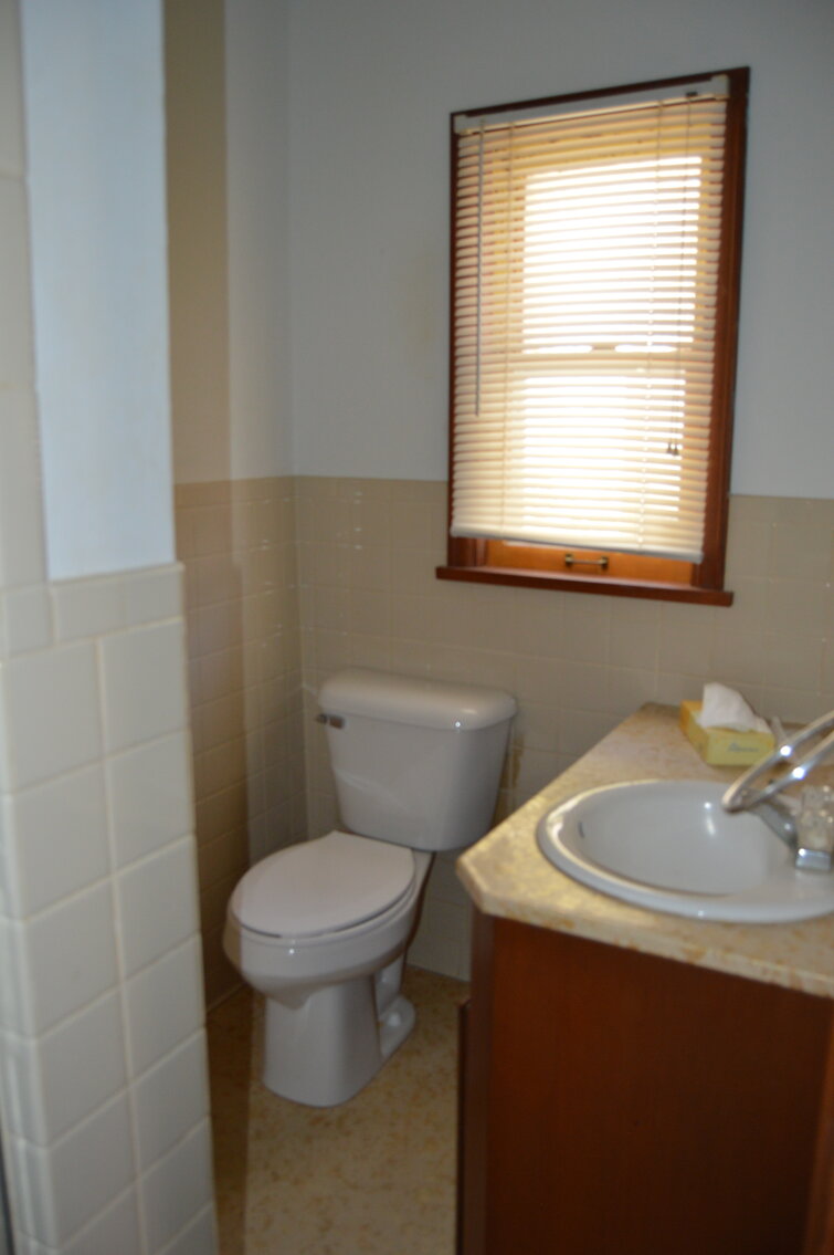 Image for 211 E 4th St