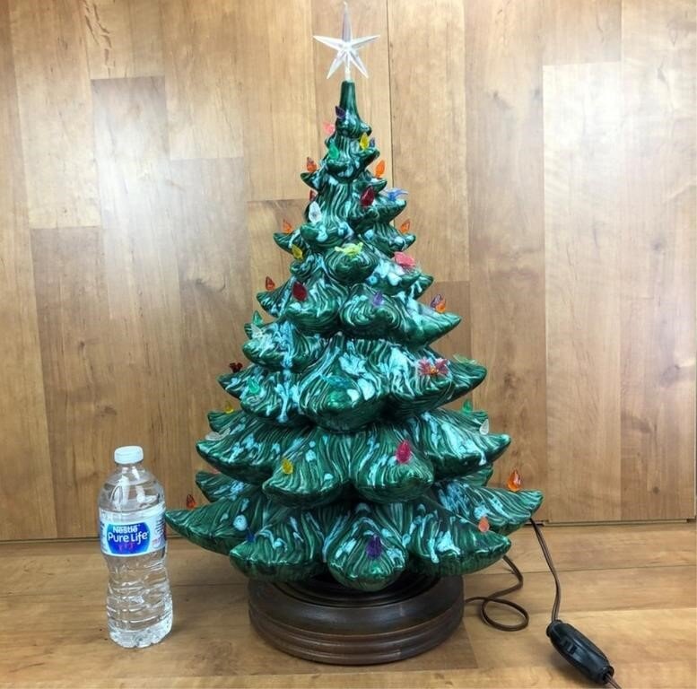 Image for Davidson Cottages, Christmas, Candles, Toys Online Auction