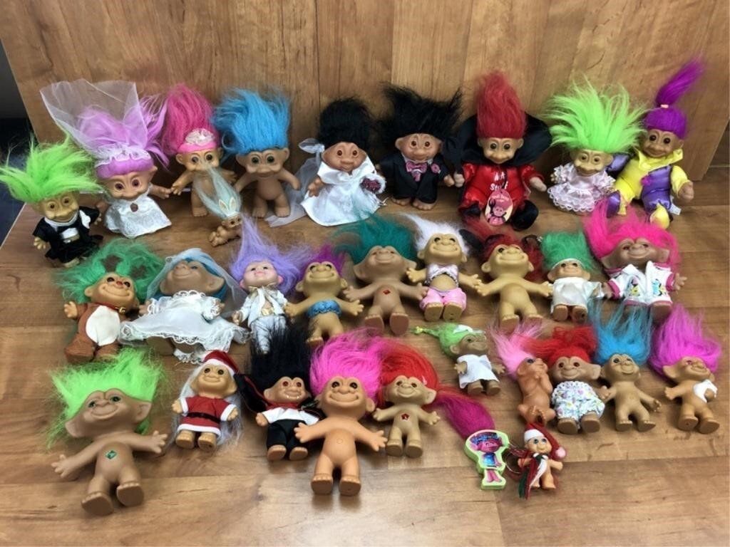 Image for Davidson Cottages, Christmas, Candles, Toys Online Auction