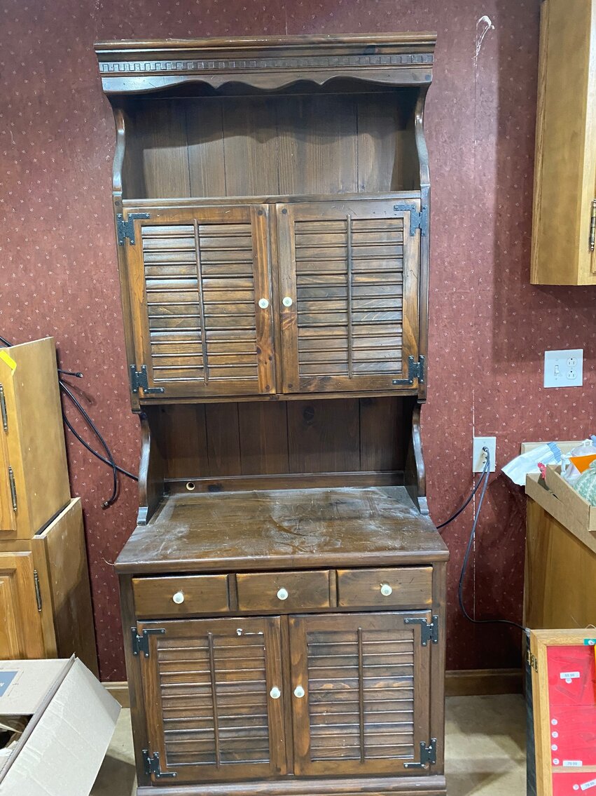 Waynesburg, PA Modern & Antique Furniture, Variety of Antiques, Collectibles, Glassware, China