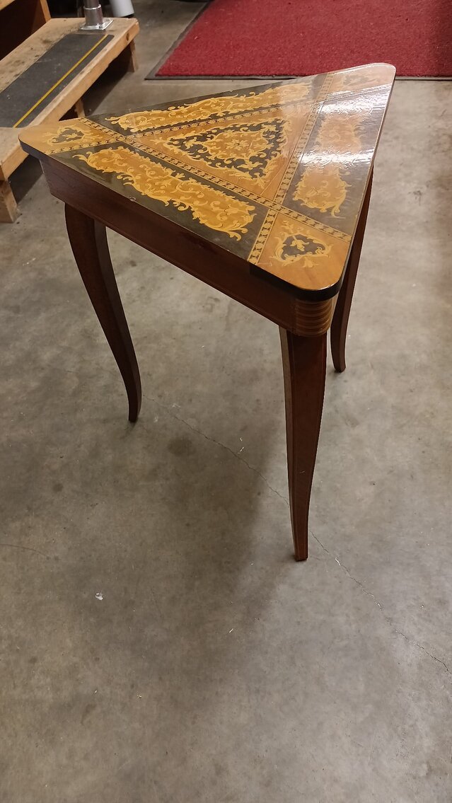 Image for Hurricane, WV – Coins, Antiques, Tools, Photography Equipment, and More!