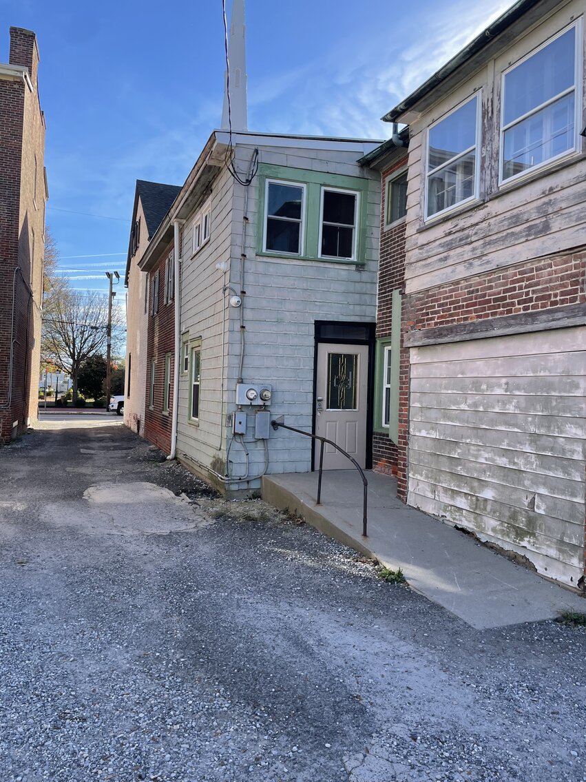 Image for Bankruptcy Auction - 2-Story 4,000 +/- SF Professional Office Building w/ Private Parking Lot in Downtown Salem