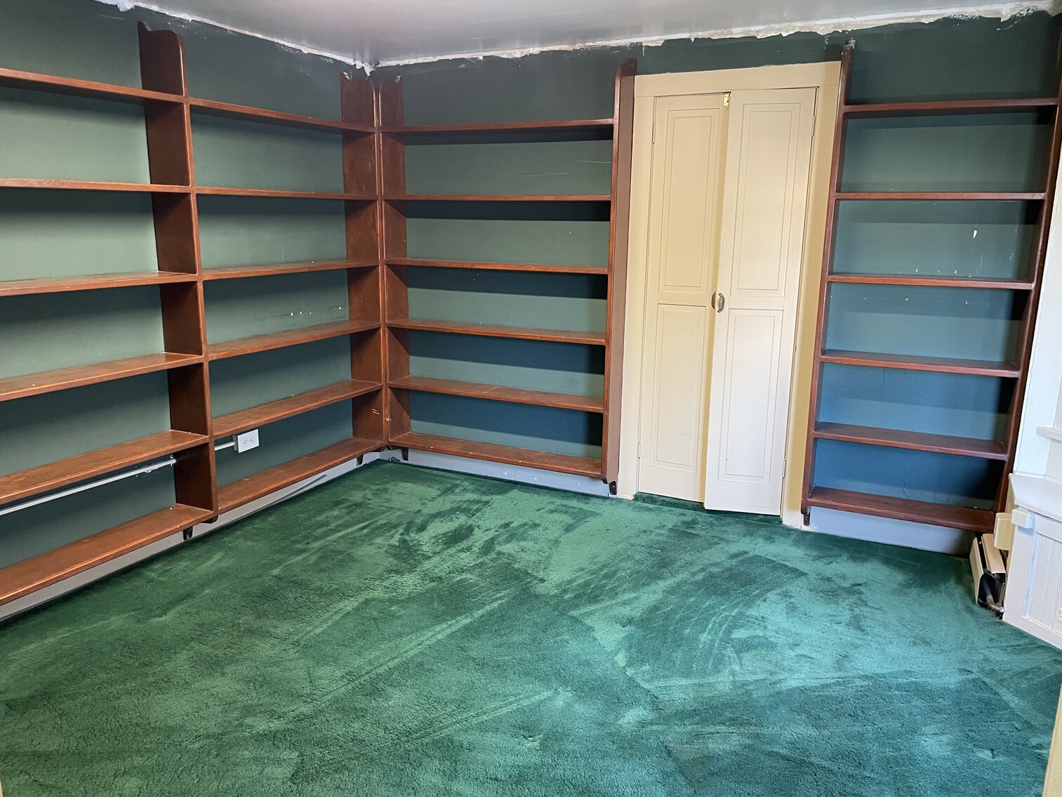 Image for Bankruptcy Auction - 2-Story 4,000 +/- SF Professional Office Building w/ Private Parking Lot in Downtown Salem