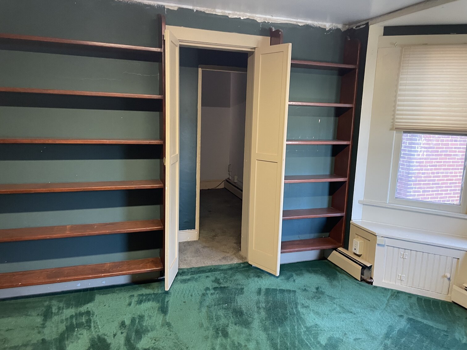 Image for Bankruptcy Auction - 2-Story 4,000 +/- SF Professional Office Building w/ Private Parking Lot in Downtown Salem