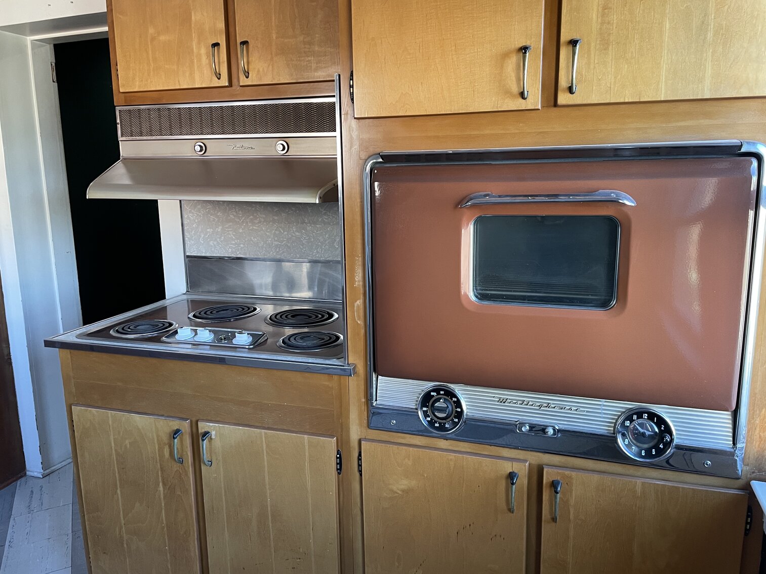 Image for Bankruptcy Auction - 2-Story 4,000 +/- SF Professional Office Building w/ Private Parking Lot in Downtown Salem