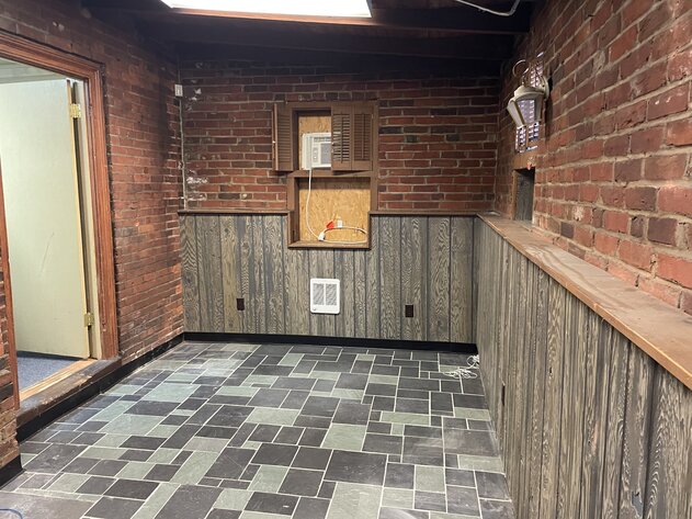 Image for Bankruptcy Auction - 2-Story 4,000 +/- SF Professional Office Building w/ Private Parking Lot in Downtown Salem