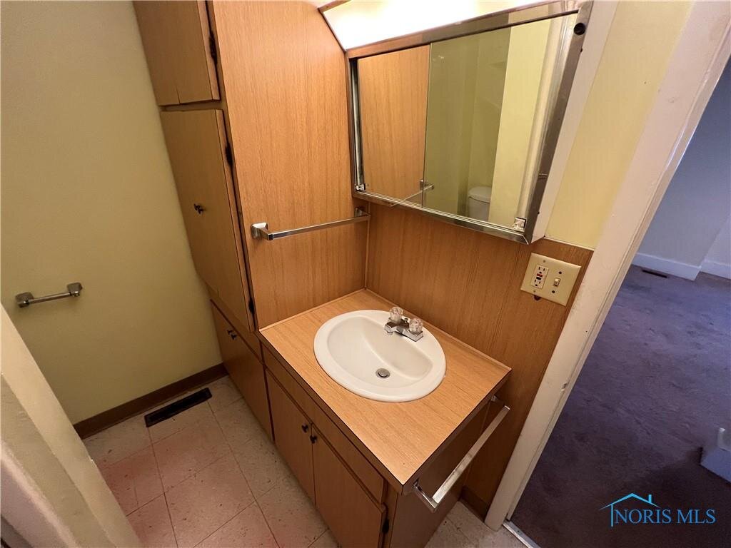 Image for MINIMUM BID AUCTION $19,000! 1433 Queen St