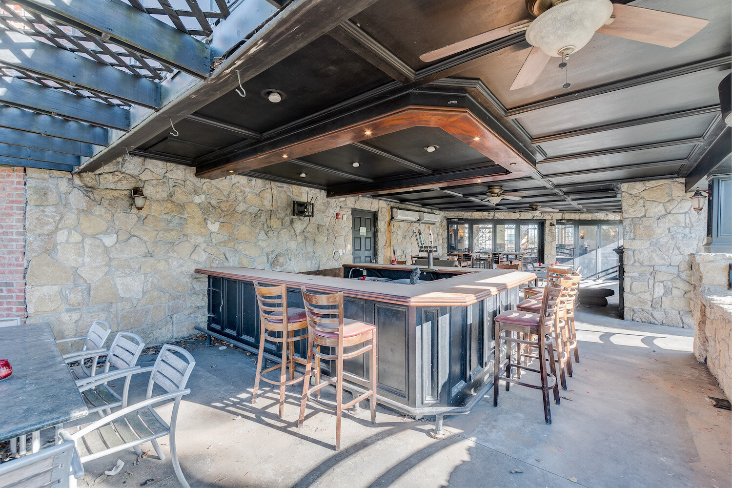 Image for Bar/Restaurant & Contents on Busy 747