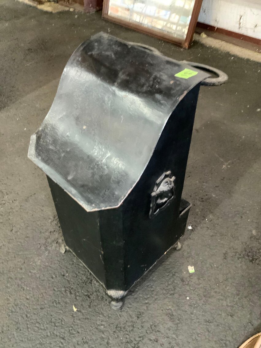 Image for Antique Furniture, Framed Art, Pewter, Copper, Avon Products, Lamps