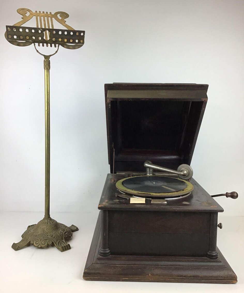 Image for Home and Décor | December 1, 2022 at 8:00 PM