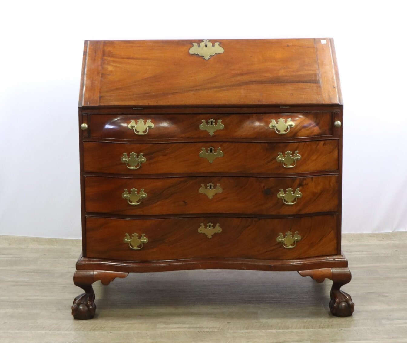 Image for Fine and Decorative Arts | December 8, 2022 at 10:00 AM