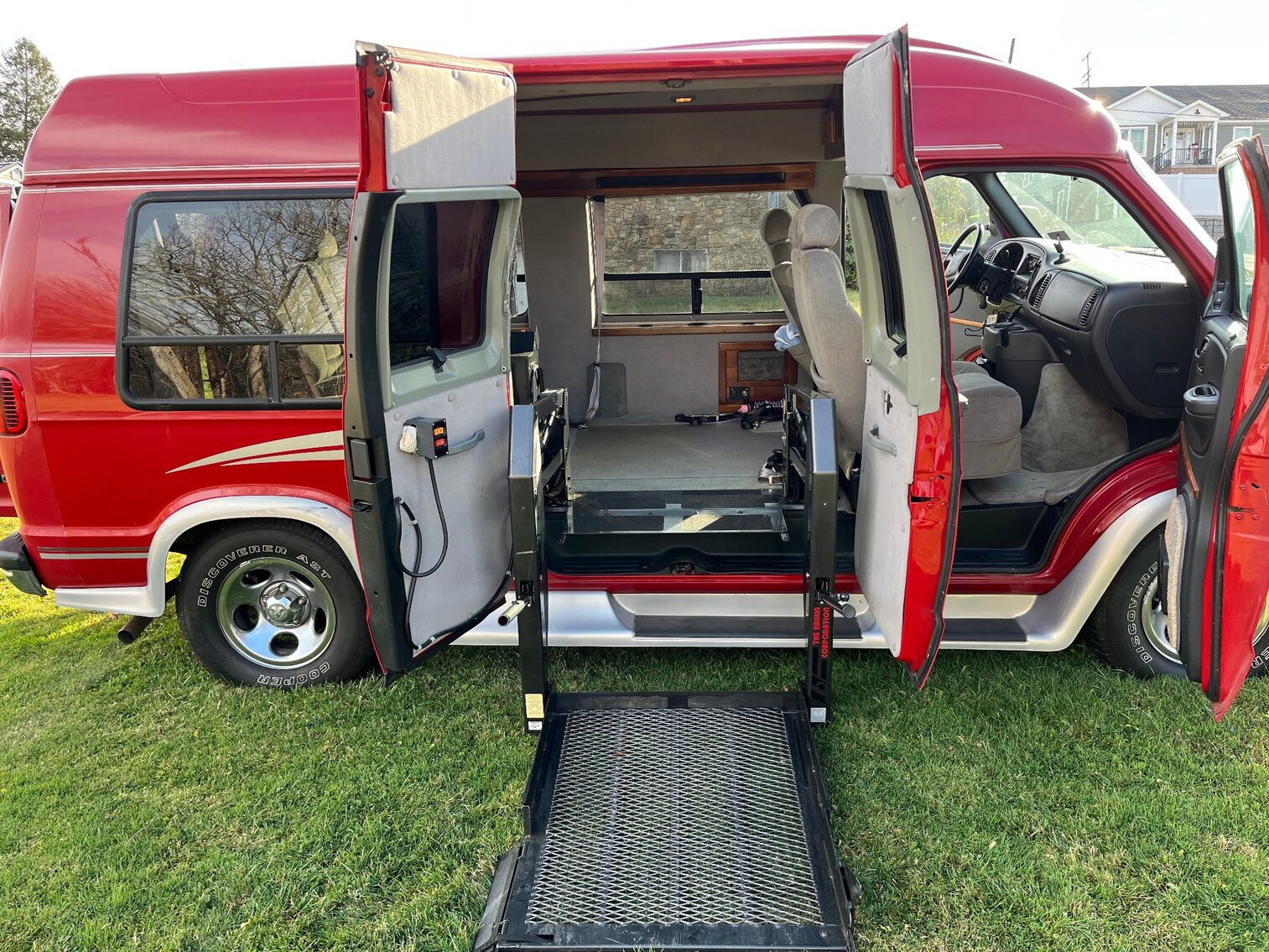 Image for Fairmont, WV – Estate Car Auction: ’98 Lincoln & ’03 Dodge Ram 1500 Handicap Conversion Van