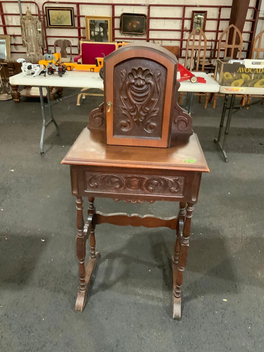 Image for Slag Glass Lamps, Advertising, Longaberger, Metal Toys, Vintage Games, Antique Furniture, Bottles