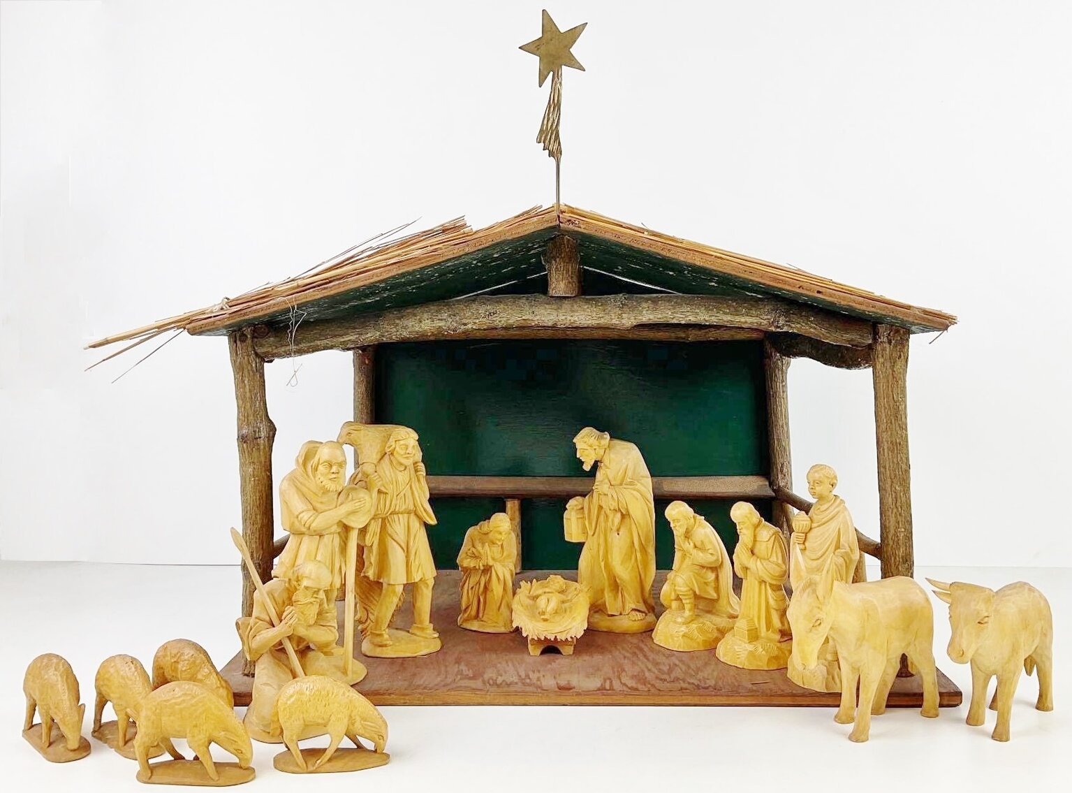 Image for Home & Decor | December 15, 2022 at 8:00 PM