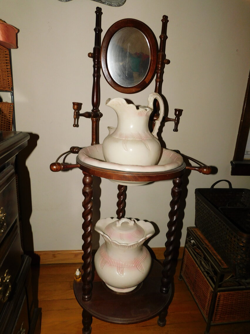 Image for Washington, PA – Estate of Laura Wickline: Christmas Décor, Furniture, Glassware & Kitchenware, Large Appliances, and More!