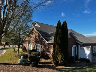 Image for Queens Crest