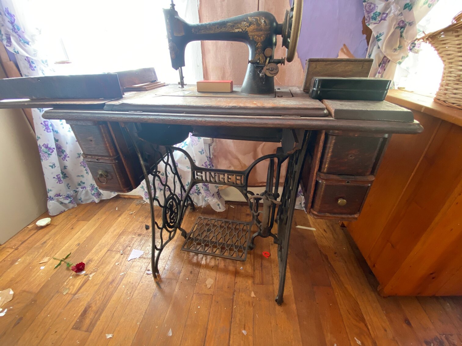 Image for Davis, WV – Antiques, Decorative Glass, Household Items, Quilts, & Much More!