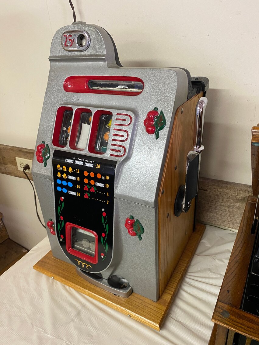 Jane Lew, WV HUGE Antique Auction! 500 Lots! Stoneware, Phonographs, Victorian Furniture, and More