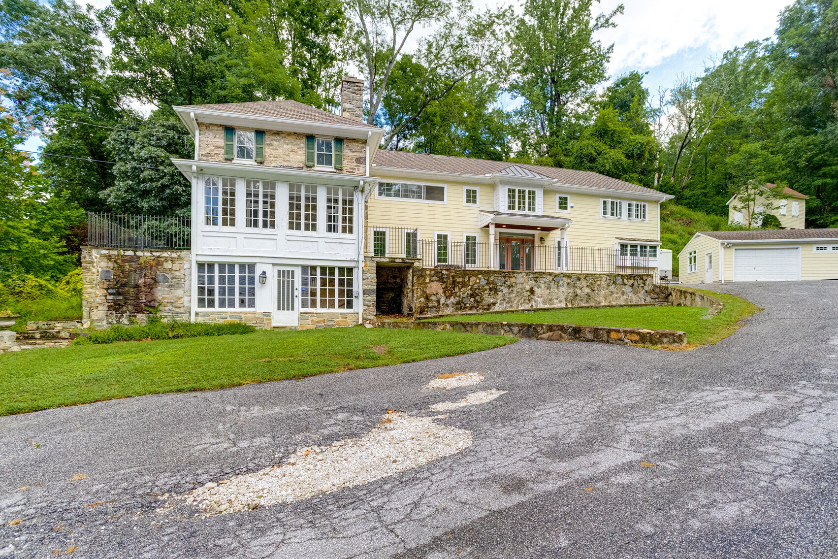 14941,14943,14945 York Road Sparks MD, 21152