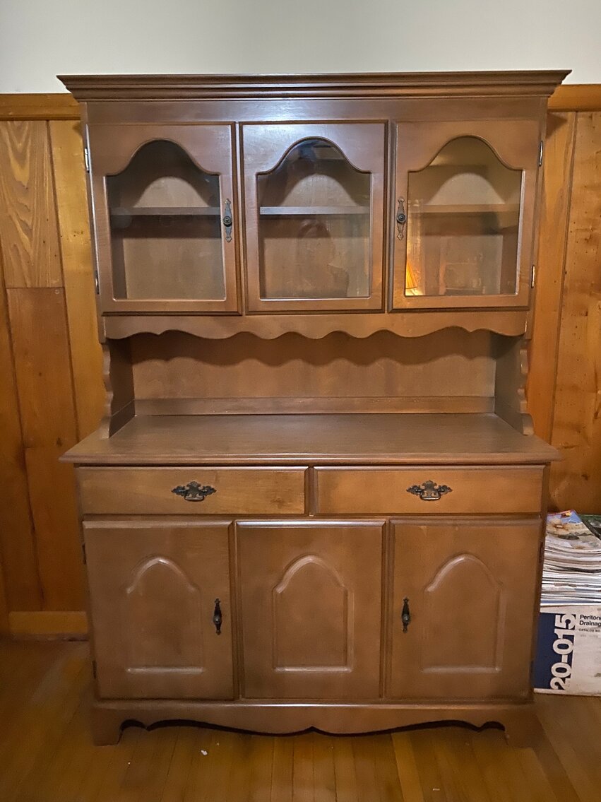 Image for Elkins, WV – Robinson Estate Auction: Antique & Modern Furniture, Pottery, Glassware, Collectible Electronics, and more!