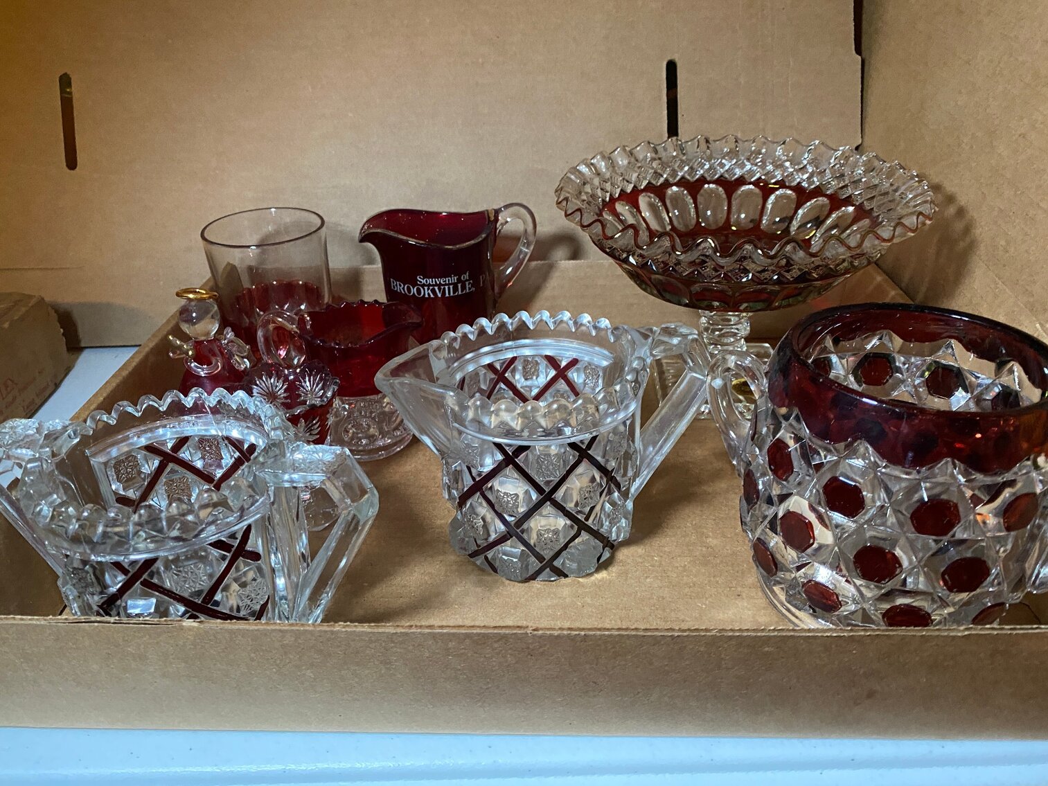 Image for Elkins, WV – Robinson Estate Auction: Antique & Modern Furniture, Pottery, Glassware, Collectible Electronics, and more!