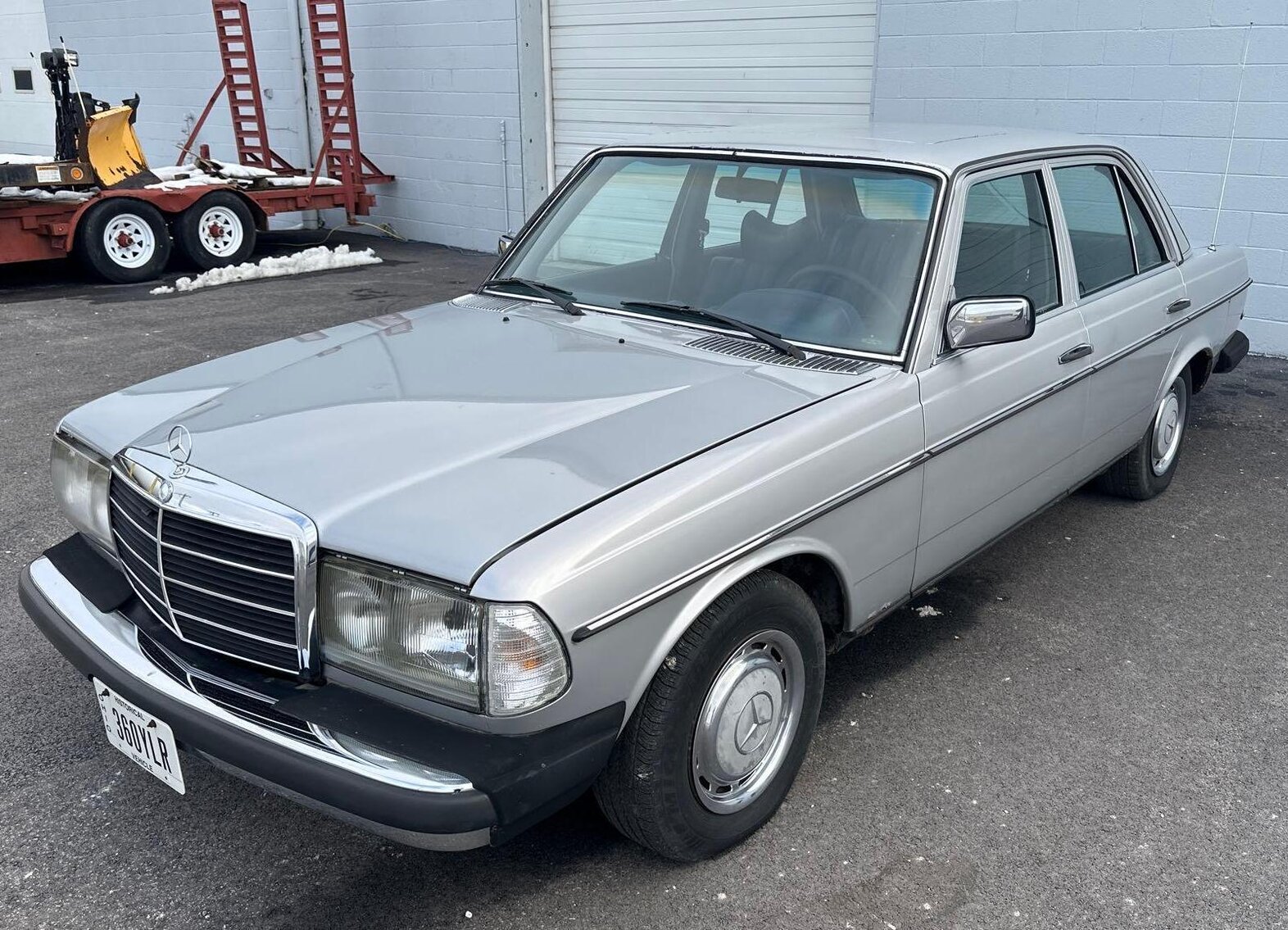 Image for Warehouse Liquidation - Mercedes Benz, Tools, Appliances, Furniture, Tile, Decor (Tracy)